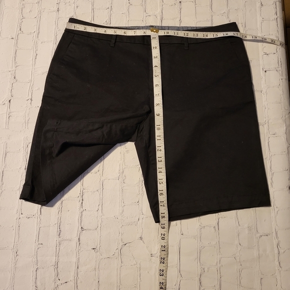 Tommy Hilfiger Black Khaki Short Size 12 - Picture 6 of 7